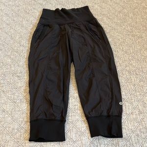 Black lululemon “vintage” capri pants.